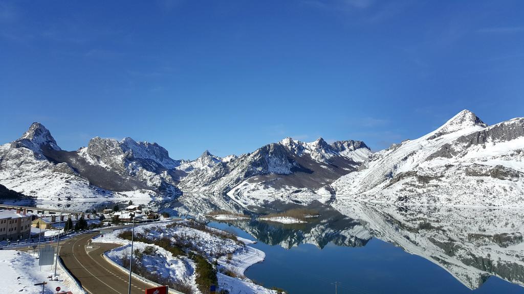 Hotel Presa Riaño Buitenkant foto